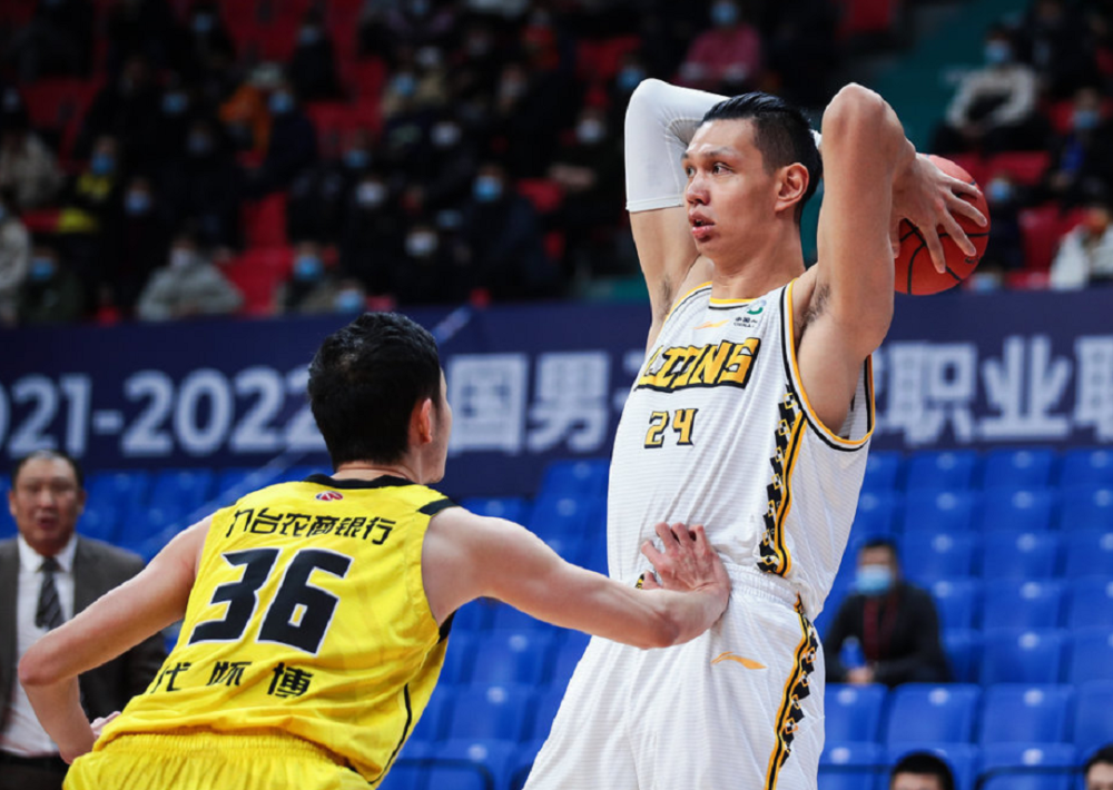 江苏队逆转凯尔特人，胡金秋带队取胜